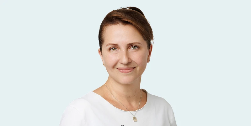 Porträt einer freundlichen Mitarbeiterin